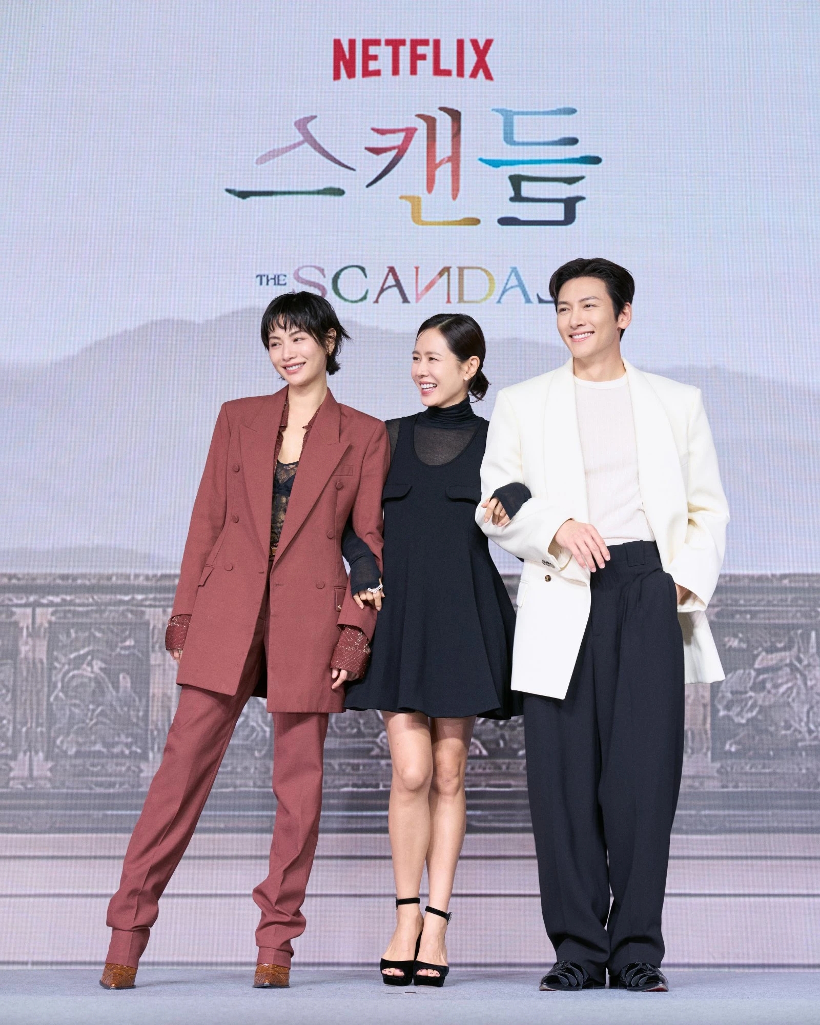Sự kiện toàn sao khủng: Ji Chang Wook chuẩn bạch mã hoàng tử, mỹ nhân đẹp nhất thế giới ga lăng với Son Ye Jin - Hình 15