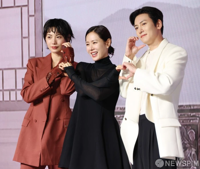 Sự kiện toàn sao khủng: Ji Chang Wook chuẩn bạch mã hoàng tử, mỹ nhân đẹp nhất thế giới ga lăng với Son Ye Jin - Hình 16