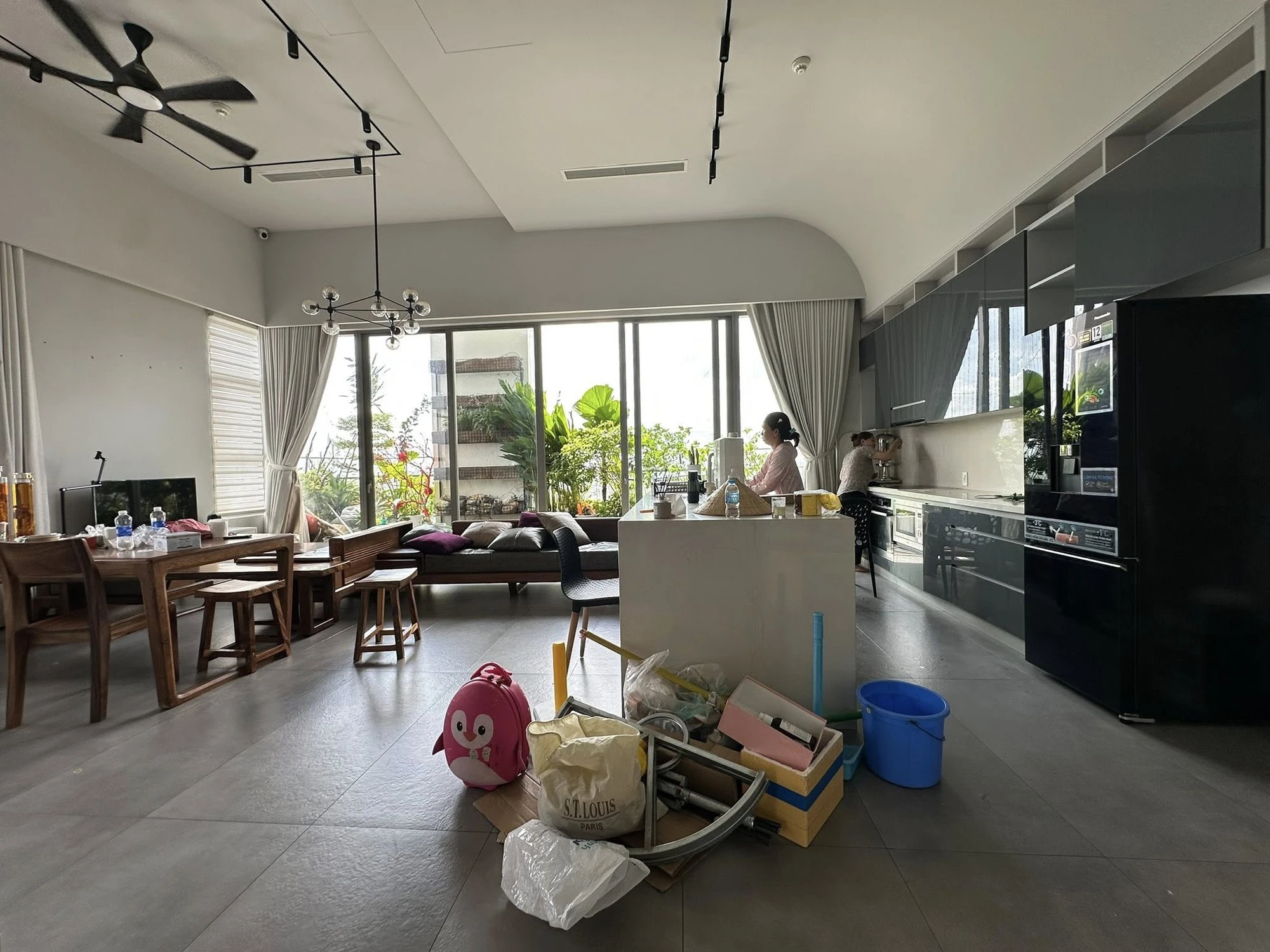 Á hậu Vbiz từng bán cá khô nuôi 5 con: Mua penthouse hơn 10 tỷ, 2 lần cưới hụt - Hình 5