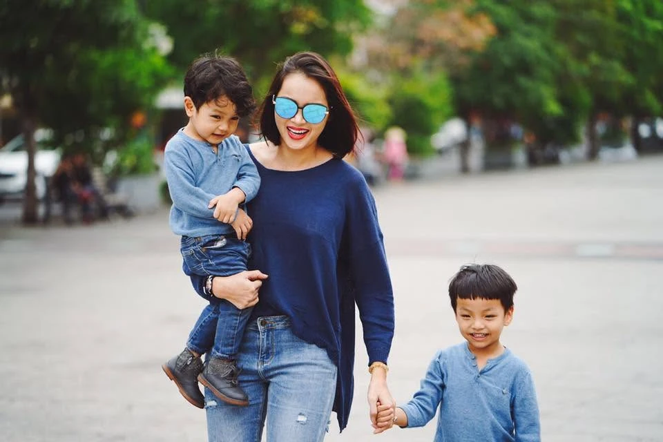 Á hậu Vbiz từng bán cá khô nuôi 5 con: Mua penthouse hơn 10 tỷ, 2 lần cưới hụt - Hình 8