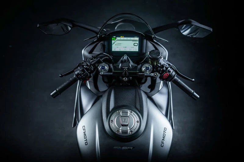 Môtô 4 xi lanh dung tích 500cc, trang bị tiên tiến, giá hơn 120 triệu đồng - Hình 6
