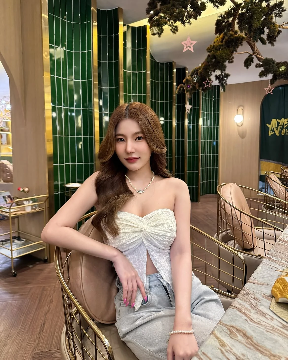 Áo cúp ngực khoe trọn cá tính ngày đầu thu - Hình 1