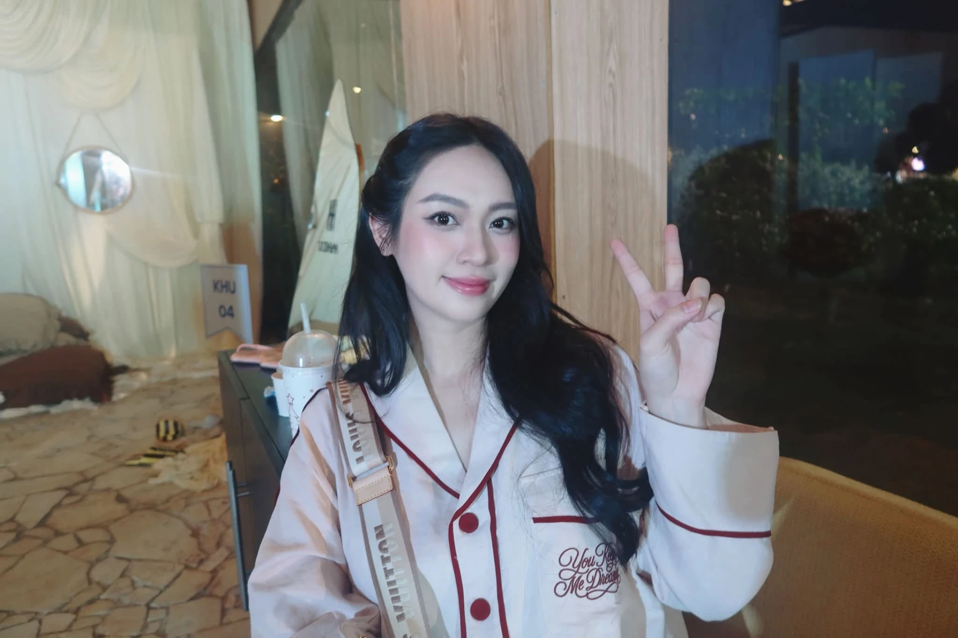 Vũ Thuý Quỳnh đưa con gái riêng của Đức Phạm đi sự kiện, Diệp Lâm Anh phát thông báo nóng giữa đêm - Hình 3
