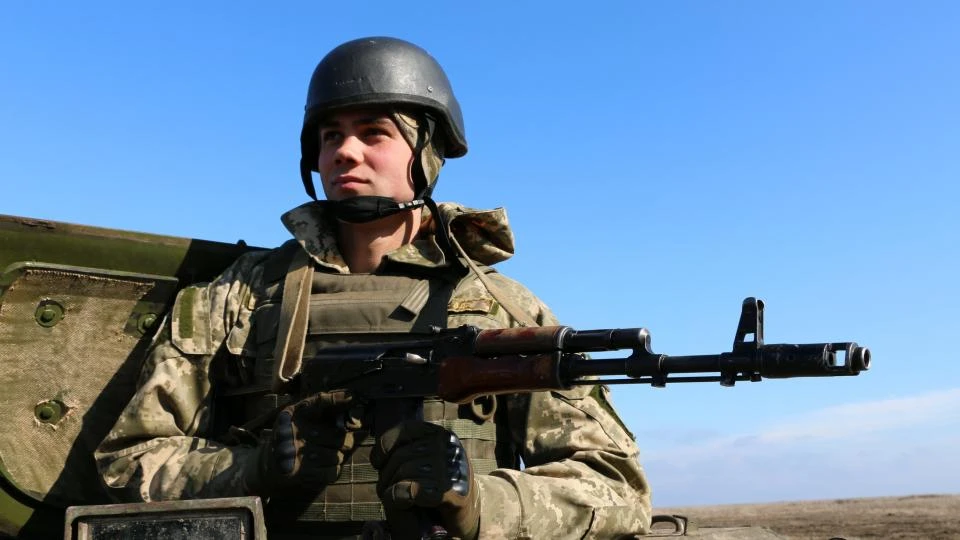 Cuộc đối đầu đáng sợ đang xảy ra bên trong Ukraine, có thể chôn vùi sự nghiệp của ông Zelensky trong tích tắc - Hình 1