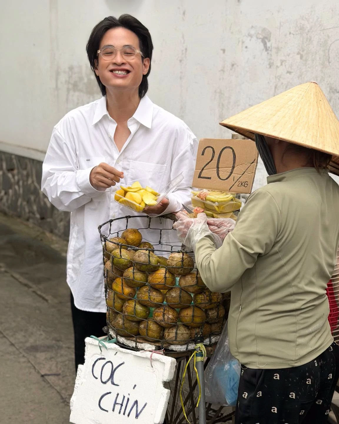 MC Hoài Anh VTV đẹp nền nã, Cục trưởng Xuân Bắc chống ngập giữa đêm - Hình 6