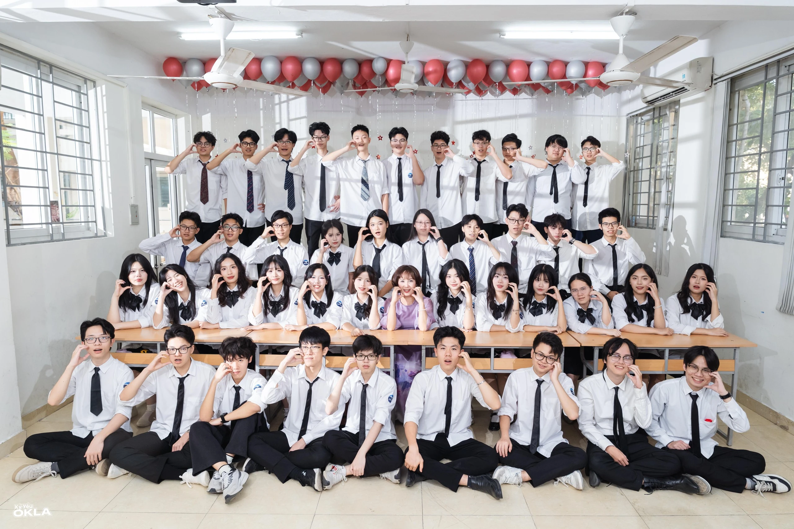 Một lớp học ở Hà Nội có 39/42 học sinh đạt SAT từ 1500/1600, 34 người đạt IELTS 8.0 trở lên - Hình 1