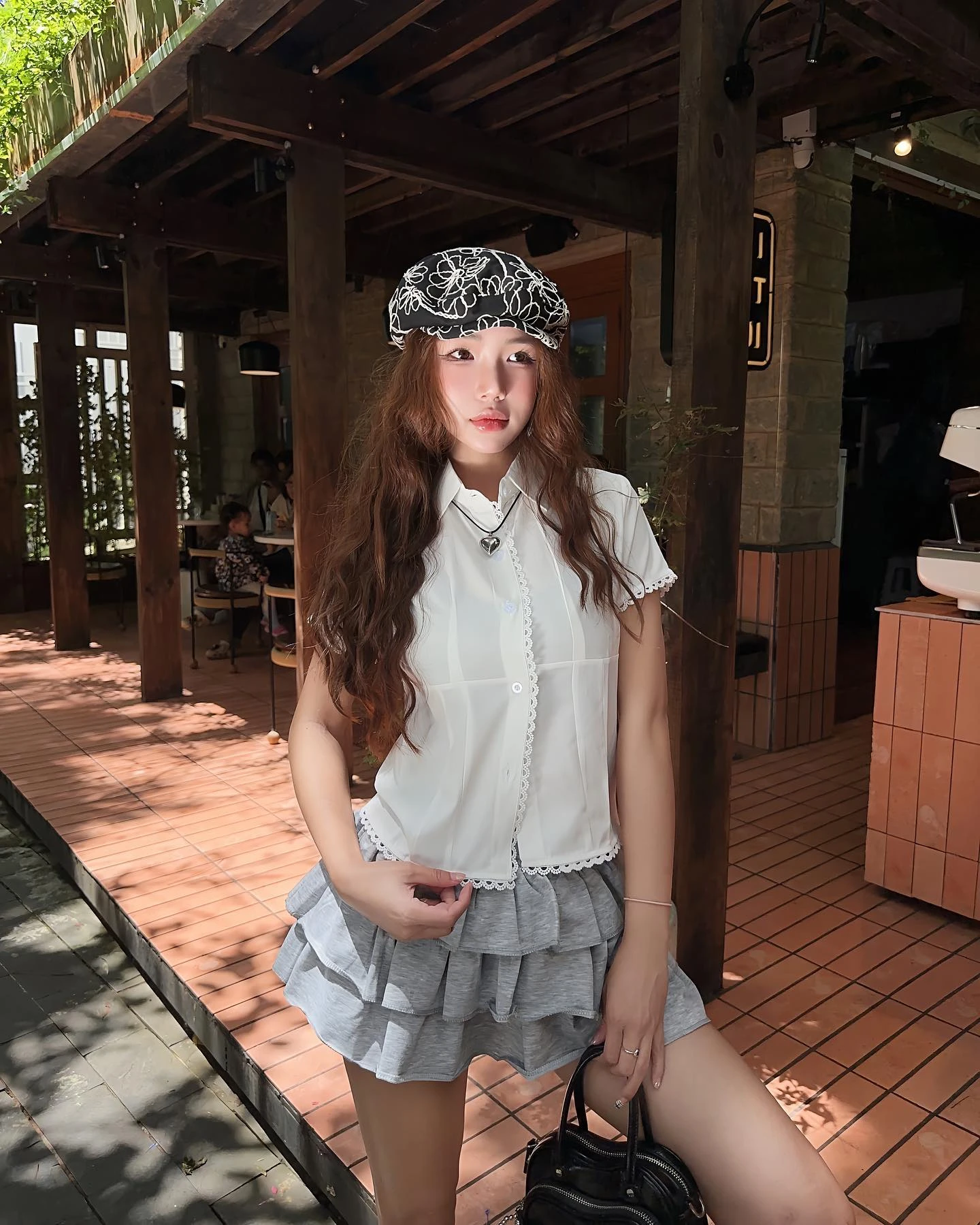 Mũ newsboy sành điệu, tăng khí chất cho những chuyến du lịch xa - Hình 1