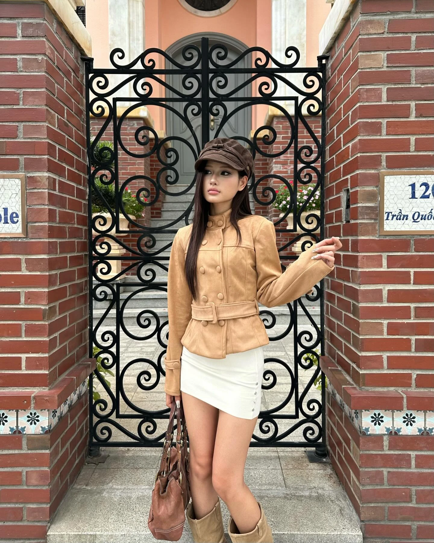 Mũ newsboy sành điệu, tăng khí chất cho những chuyến du lịch xa - Hình 4