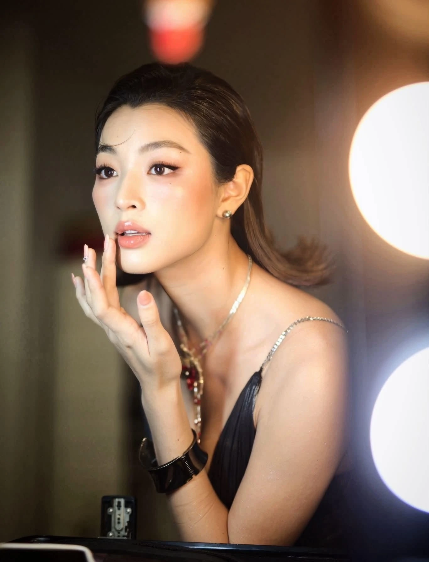 Nàng thơ Em và Trịnh tuổi 28 rạng rỡ, kể hôn nhân bên chồng nhạc trưởng - Hình 2