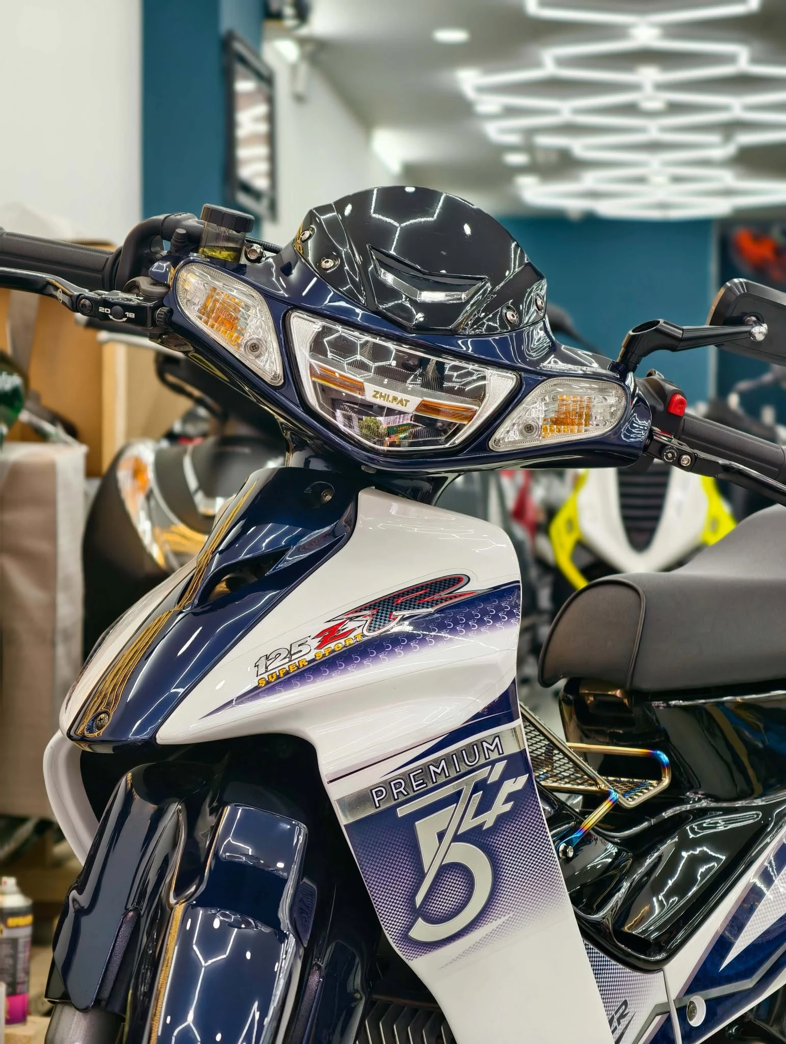 Siêu cá mập Yamaha 125ZR Movistar biển ngũ quý 9 được chào bán gần 1 tỷ đồng - Hình 5