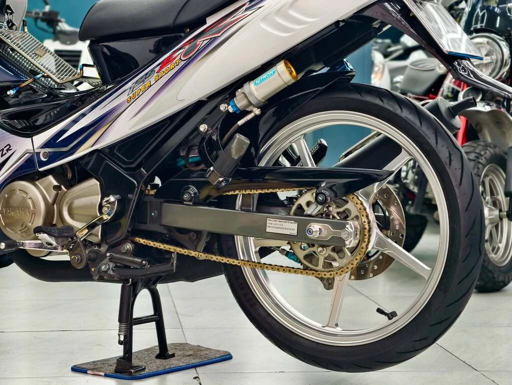 Siêu cá mập Yamaha 125ZR Movistar biển ngũ quý 9 được chào bán gần 1 tỷ đồng - Hình 10