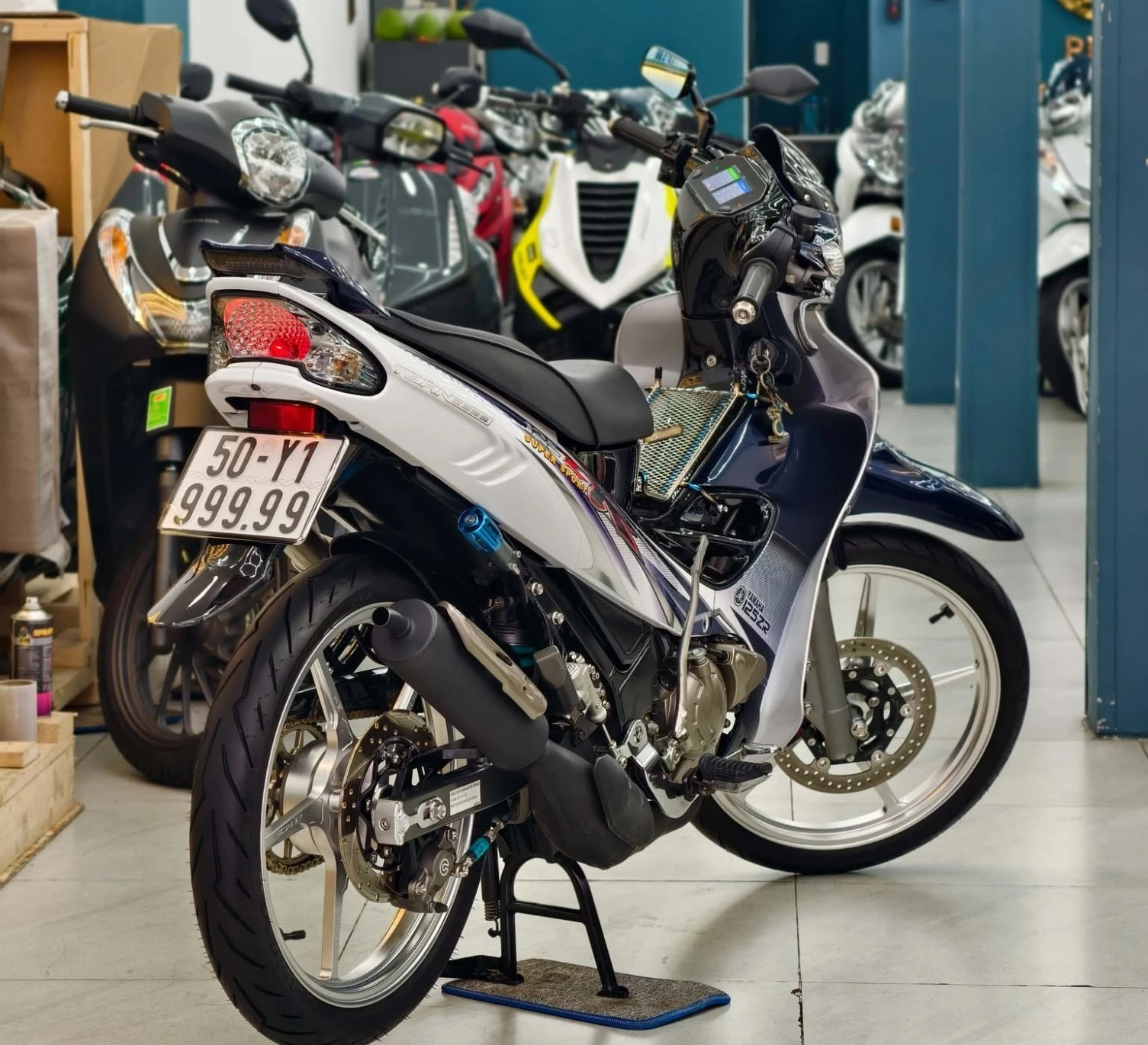 Siêu cá mập Yamaha 125ZR Movistar biển ngũ quý 9 được chào bán gần 1 tỷ đồng - Hình 13
