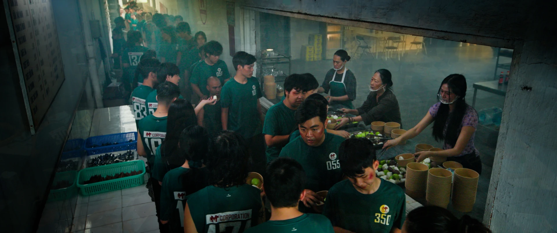 Việt Nam mới có một phim sinh tồn quá khủng: 700 con người bị nhốt 1 chỗ, Squid Game thứ 2 là cái chắc - Hình 2