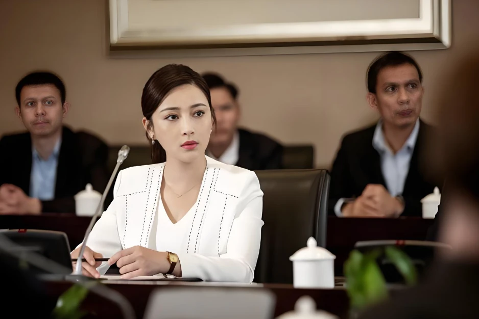 Vợ cũ mời tôi đi ăn trưa cùng các lãnh đạo, tôi vội từ chối: Không phải vì bận mà vì chức vụ của cô khiến tôi quá kinh ngạc - Hình 1