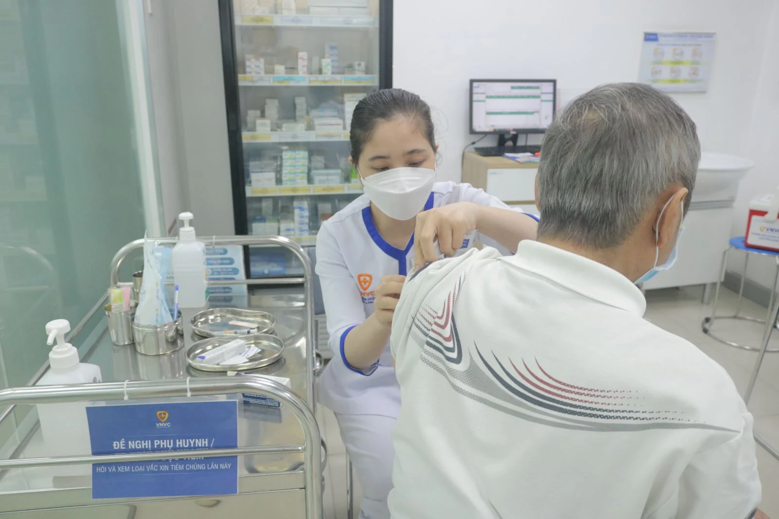Đau mỏi người khi bị cảm, cúm: Ai dễ gặp triệu chứng nặng hơn? - Hình 1