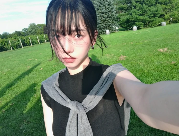 Karina (aespa) khoe nhan sắc nổi bật trong chuyến đi Canada - Hình 1