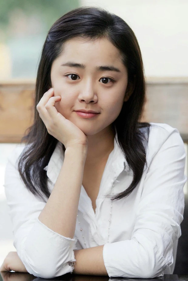 Moon Geun Young òa khóc khi lộ diện sau đám cưới bí mật, hôn nhân có biến? - Hình 6