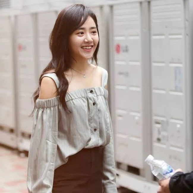 Moon Geun Young òa khóc khi lộ diện sau đám cưới bí mật, hôn nhân có biến? - Hình 5