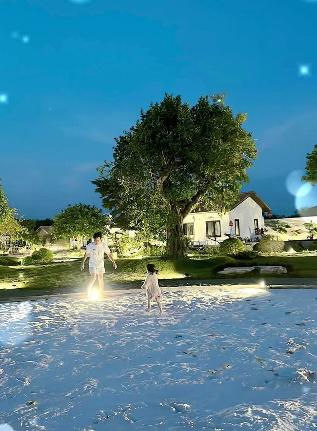 Biệt thự nhà vườn 70 tỷ rộng nghìn m2 của Trường Giang - Nhã Phương - Hình 5