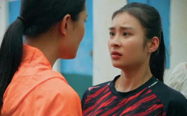 Đội bóng nữ làng Xuân - Tập 5: Muốn giúp Đào nhưng Minh càng làm mọi chuyện tệ hơn - Hình 1