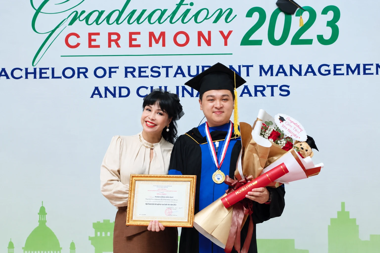 Hoa hậu Điện ảnh Hương Giang đơn thân hơn 20 năm, xúc động vì câu nói của con trai - Hình 5
