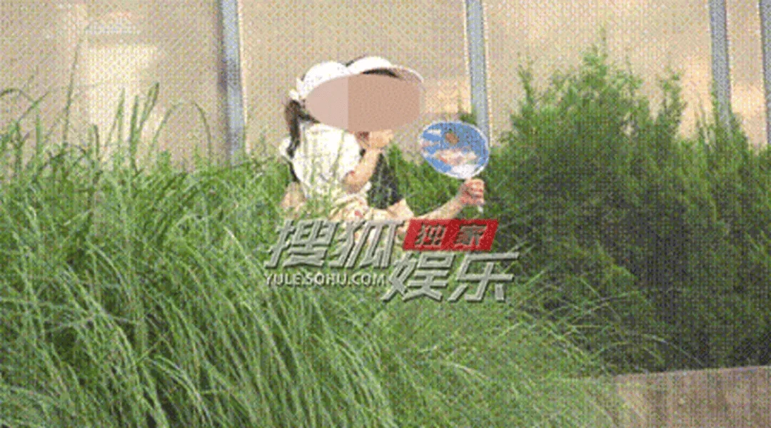 Nữ diễn viên dính scandal ngoại tình trùm kín mít ở công viên, 2 tháng trước vừa bại lộ chuyện có con 3 tuổi - Hình 2