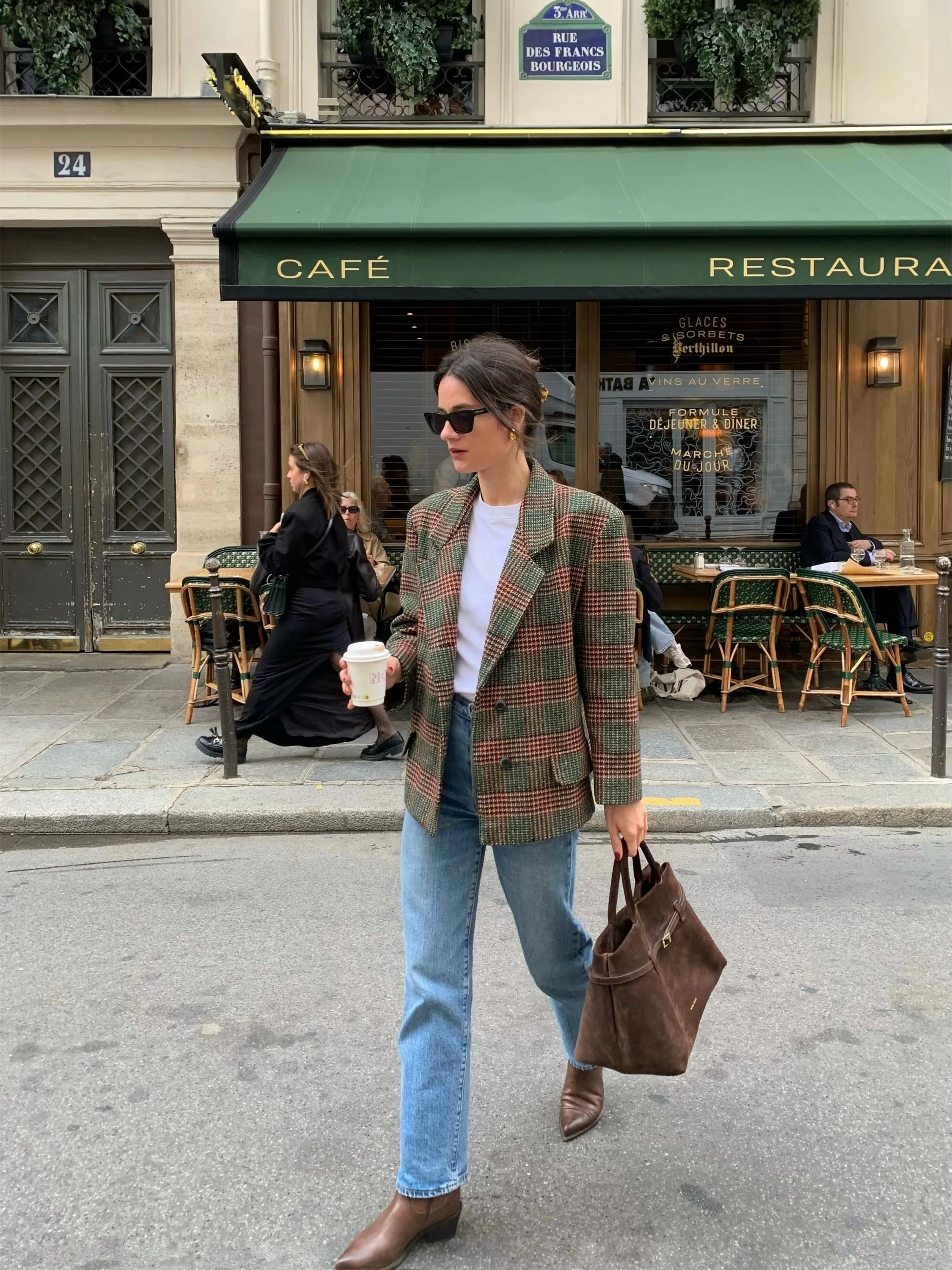 Quần jeans và áo tweed, bộ đôi cứ mặc là đẹp, sang - Hình 5