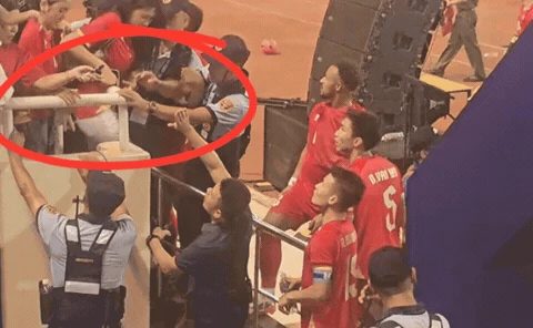 4 giây tả thực mối quan hệ của hai nàng hot WAGs bị so bì nhiều nhất làng bóng đá: Chu Thanh Huyền - Doãn Hải My - Hình 1