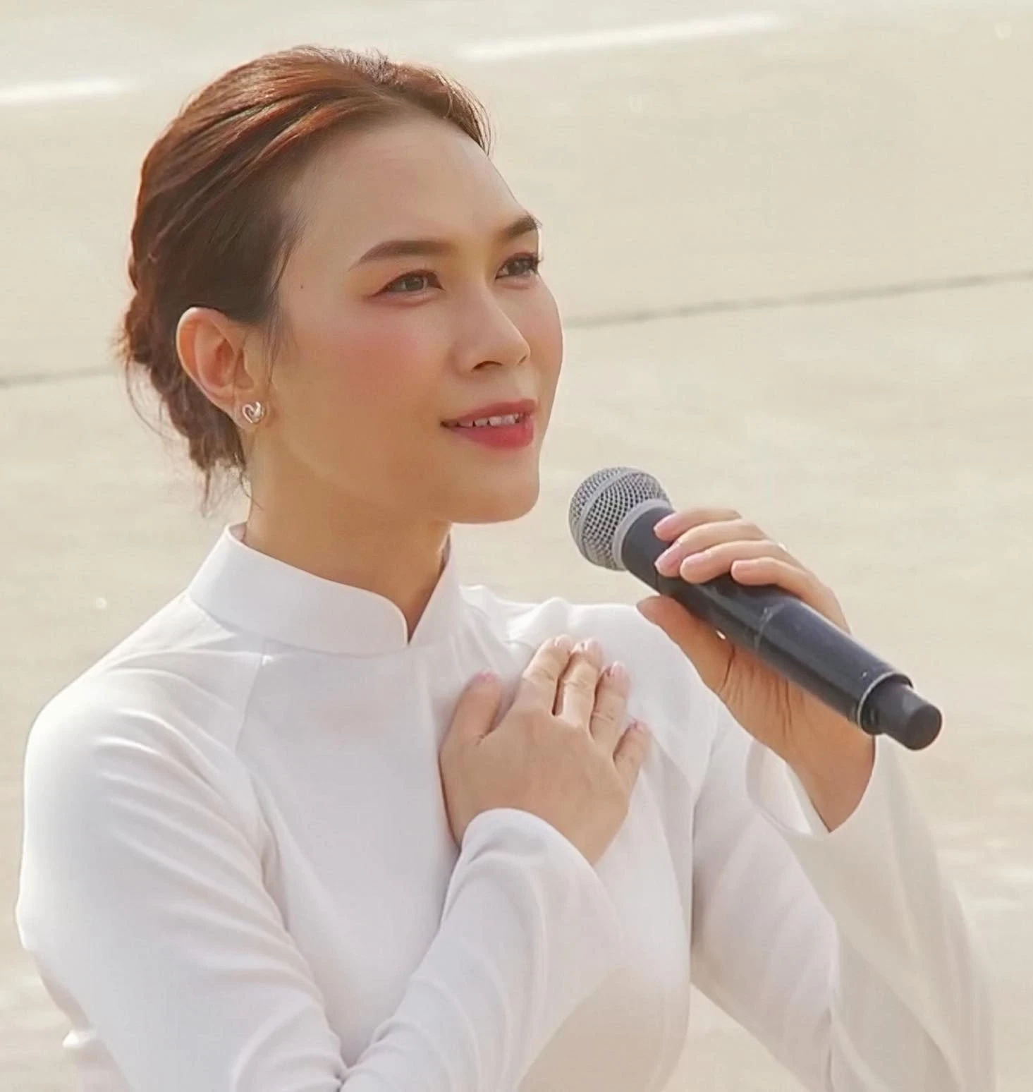 Một tà áo dài trắng cùng Tổ quốc trong tim, Mỹ Tâm có luôn khoảnh khắc để đời ngày 2/9 - Hình 3