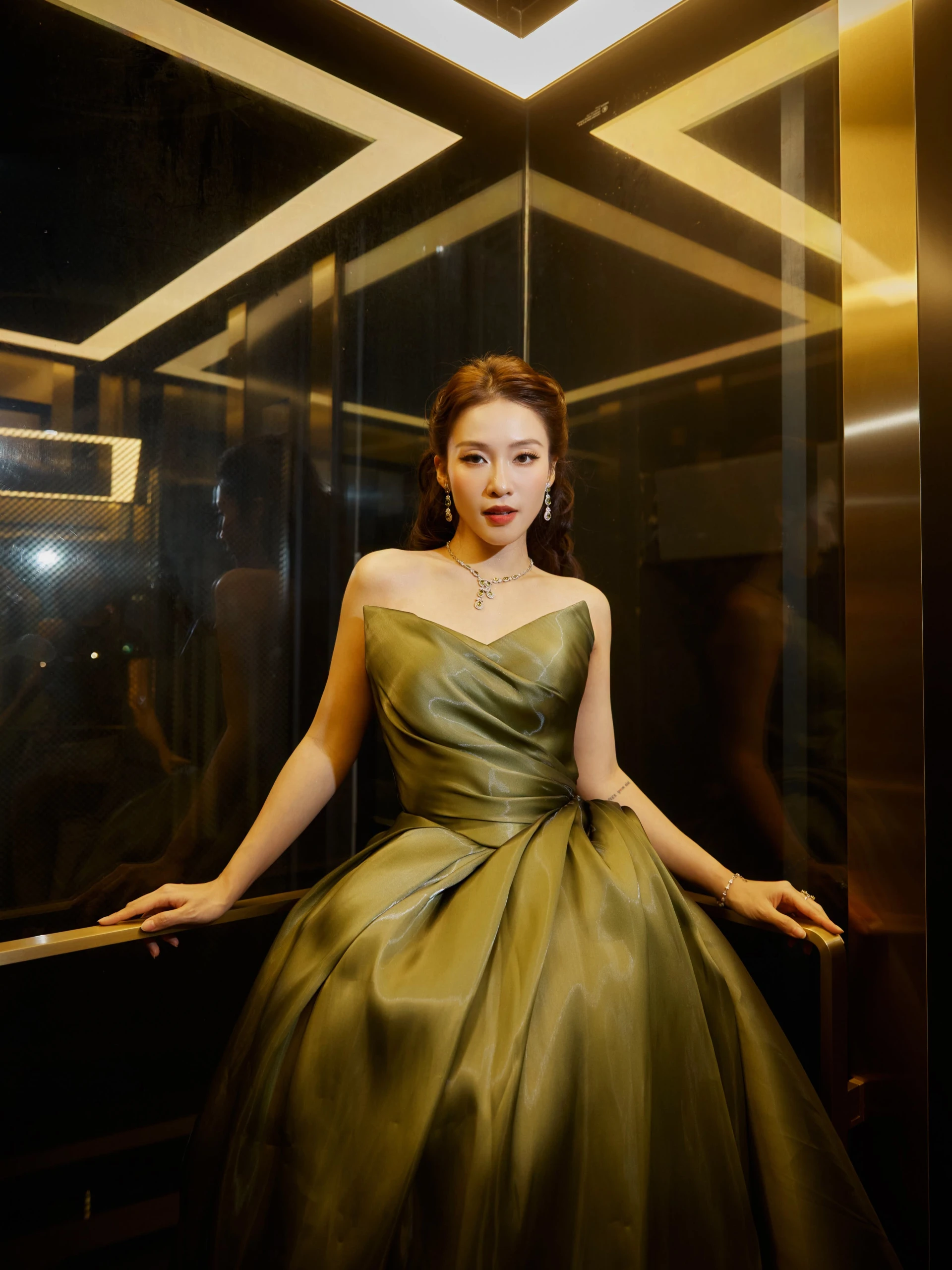 Quá khứ của Khả Ngân - Hình 8