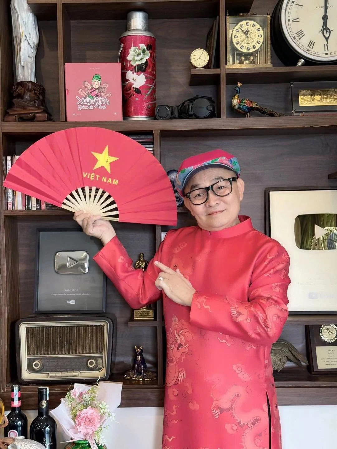 Quốc khánh 2/9: Đại tá Tự Long, NSND Thu Hà và sao Việt phủ đỏ mạng xã hội - Hình 4
