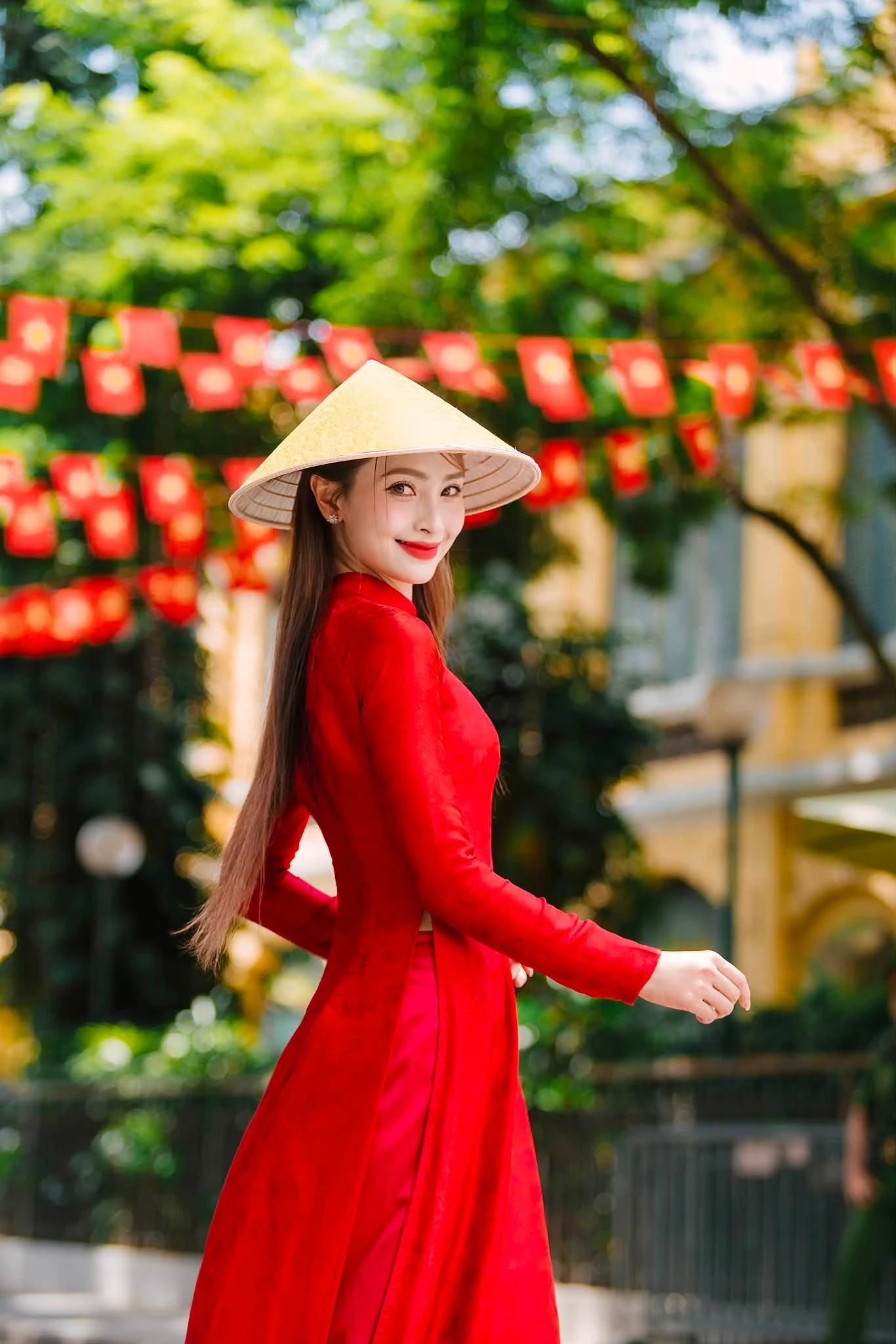 Quốc khánh 2/9: Đại tá Tự Long, NSND Thu Hà và sao Việt phủ đỏ mạng xã hội - Hình 18