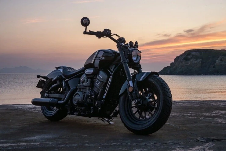 Benda Rock 707 ra mắt: Cruiser 73 mã lực, treo khí nén, giá gần 300 triệu đồng - Hình 1