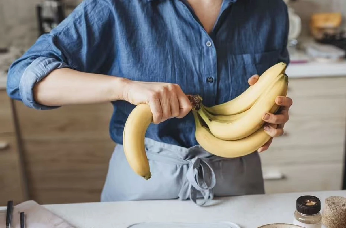 Bí quyết giữ chuối chín lâu hơn: 2 cách đơn giản, dễ làm ngay tại nhà - Hình 1