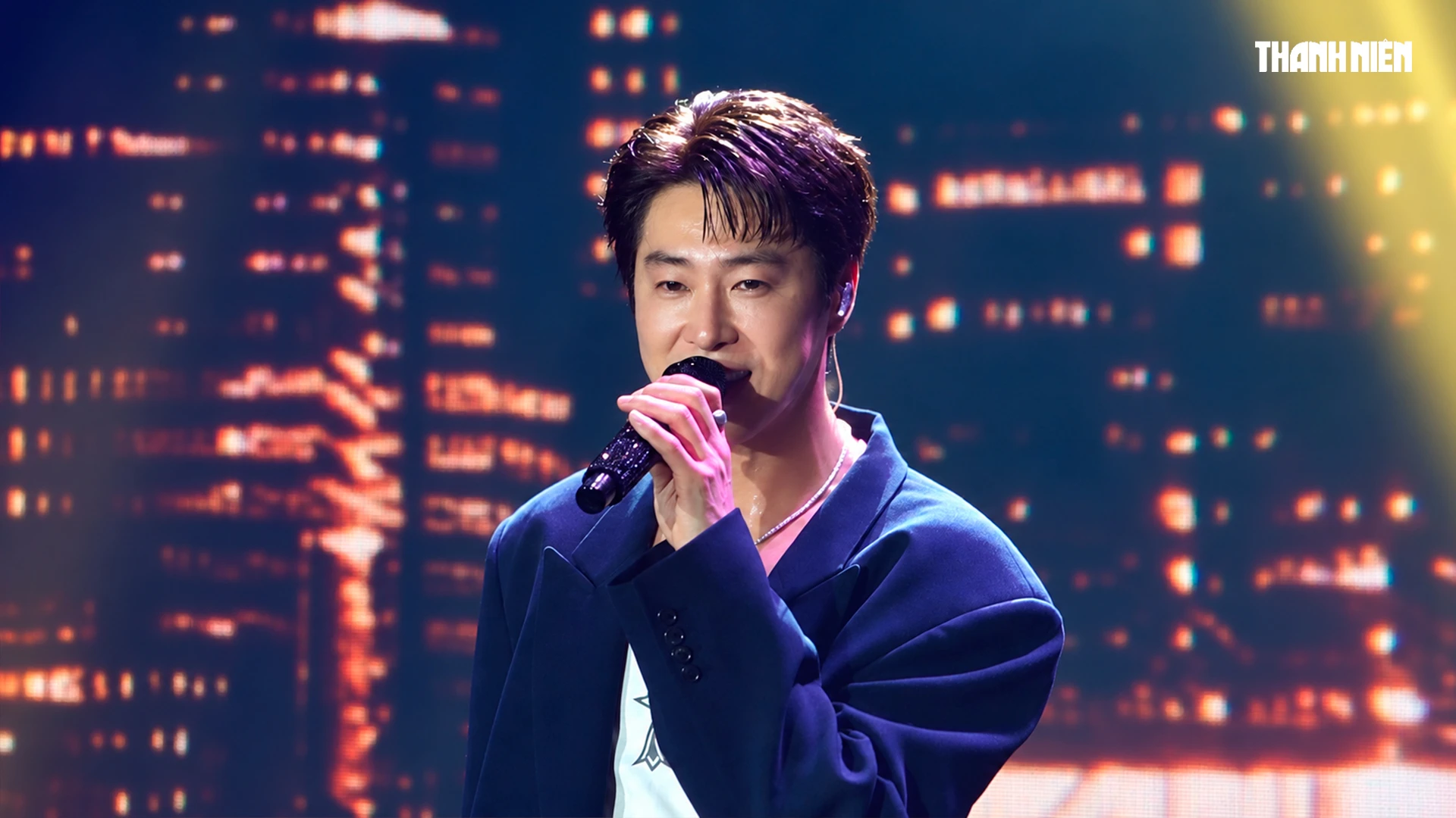 U-KNOW (TVXQ) đốt cháy sân khấu TP.HCM, bật mí điều bất ngờ cho fan Việt - Hình 3