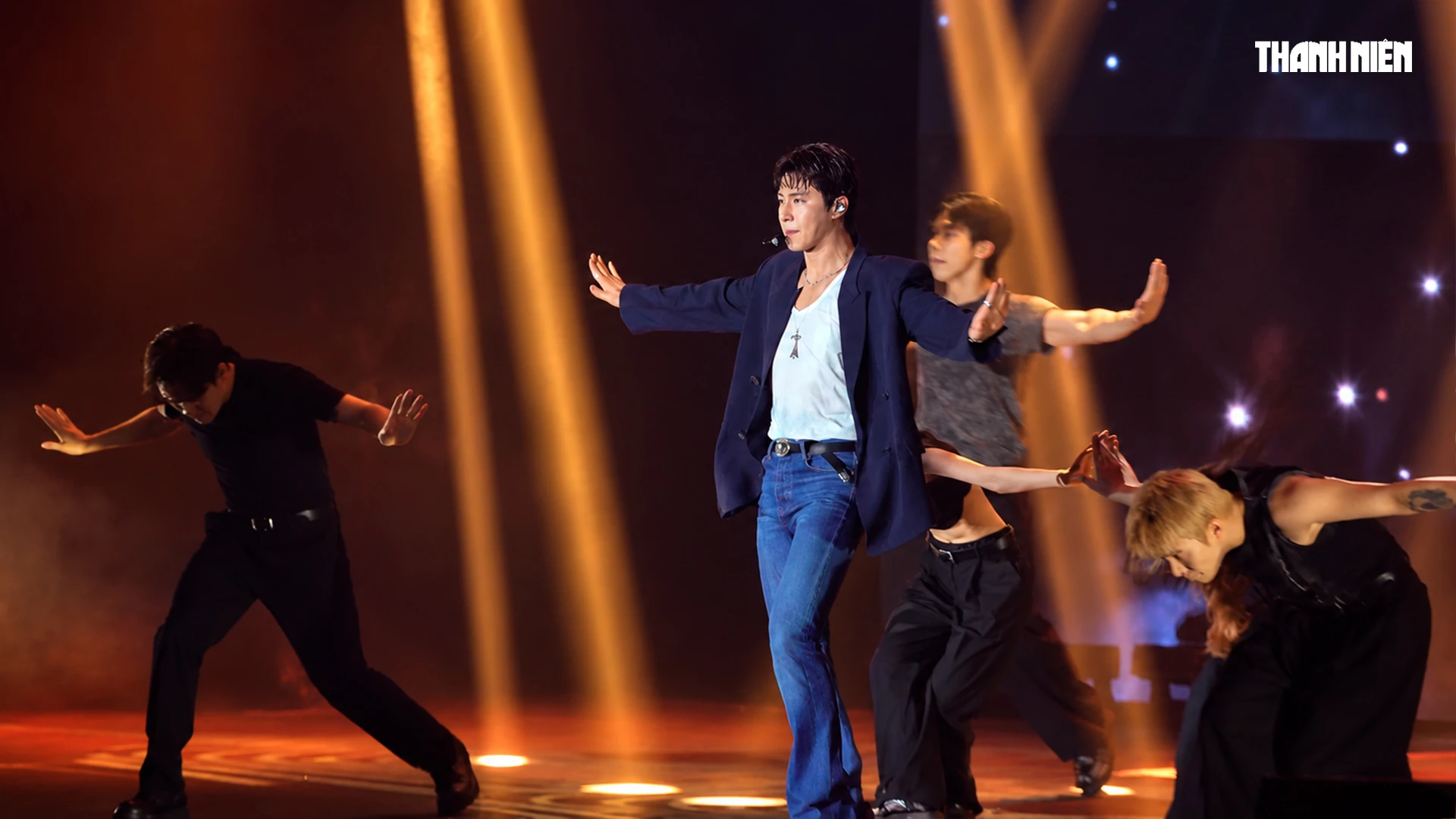 U-KNOW (TVXQ) đốt cháy sân khấu TP.HCM, bật mí điều bất ngờ cho fan Việt - Hình 5