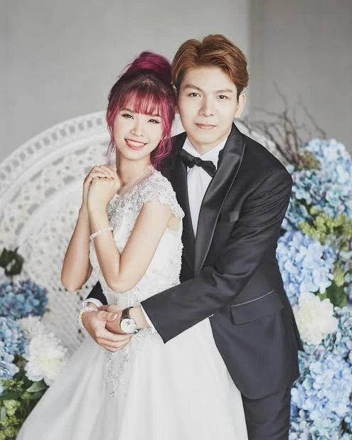 Việt Nam có ca sĩ đọ sắc với V (BTS) mà không lép vế, chạy show cưới được vợ rồi biến mất tăm - Hình 1