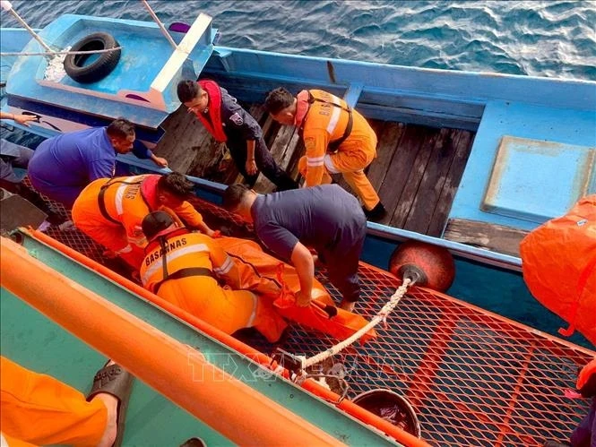 Vụ chìm tàu trên biển: Indonesia gia hạn tìm kiếm 126 người mất tích - Hình 1
