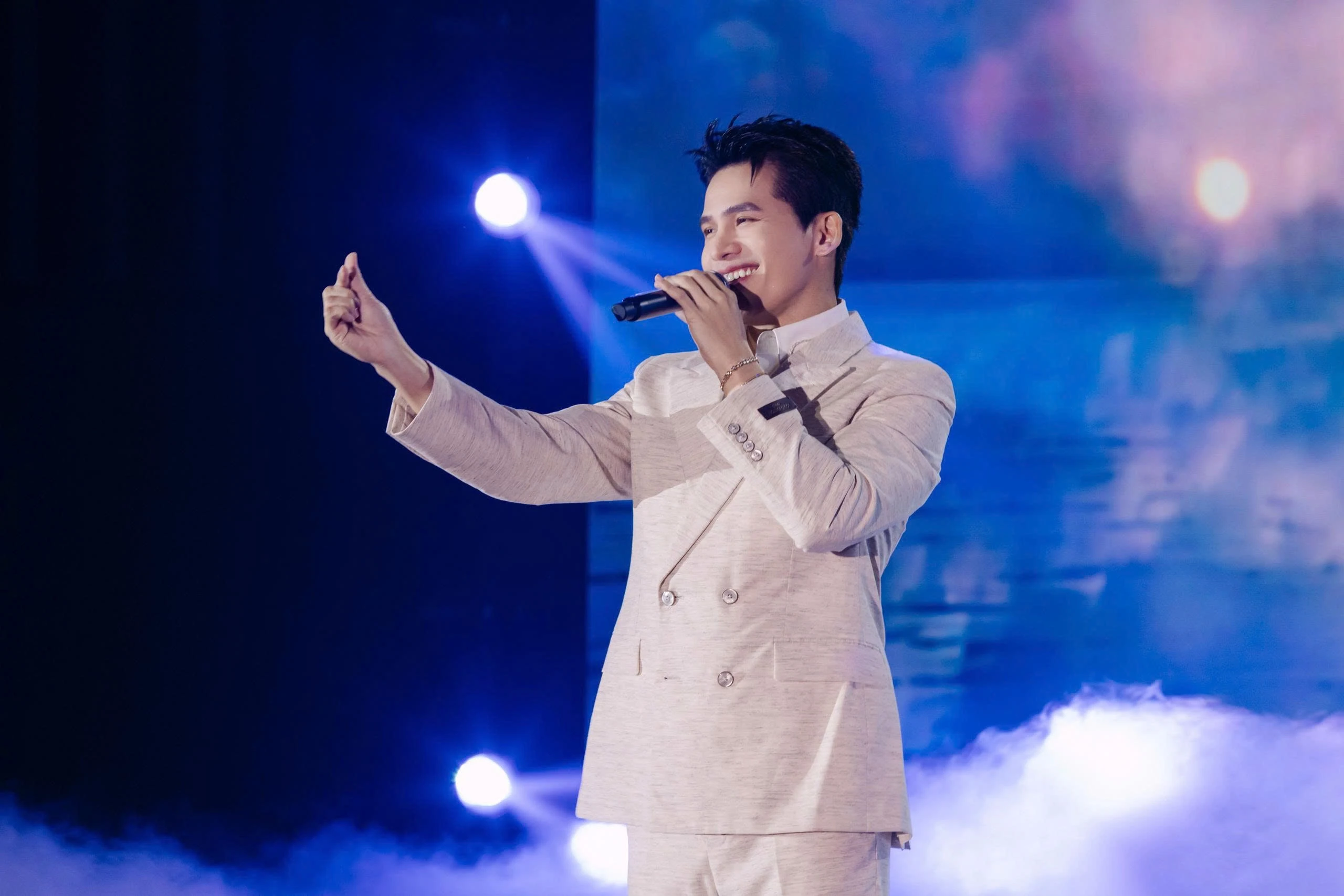 Ca sĩ Quốc Thiên hé lộ cuộc sống bình yên ở tuổi 38 - Hình 3