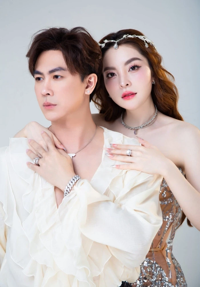 Hồ Việt Trung viên mãn bên cháu gái NSƯT Kim Tiểu Long, hạnh phúc vì lên chức - Hình 3