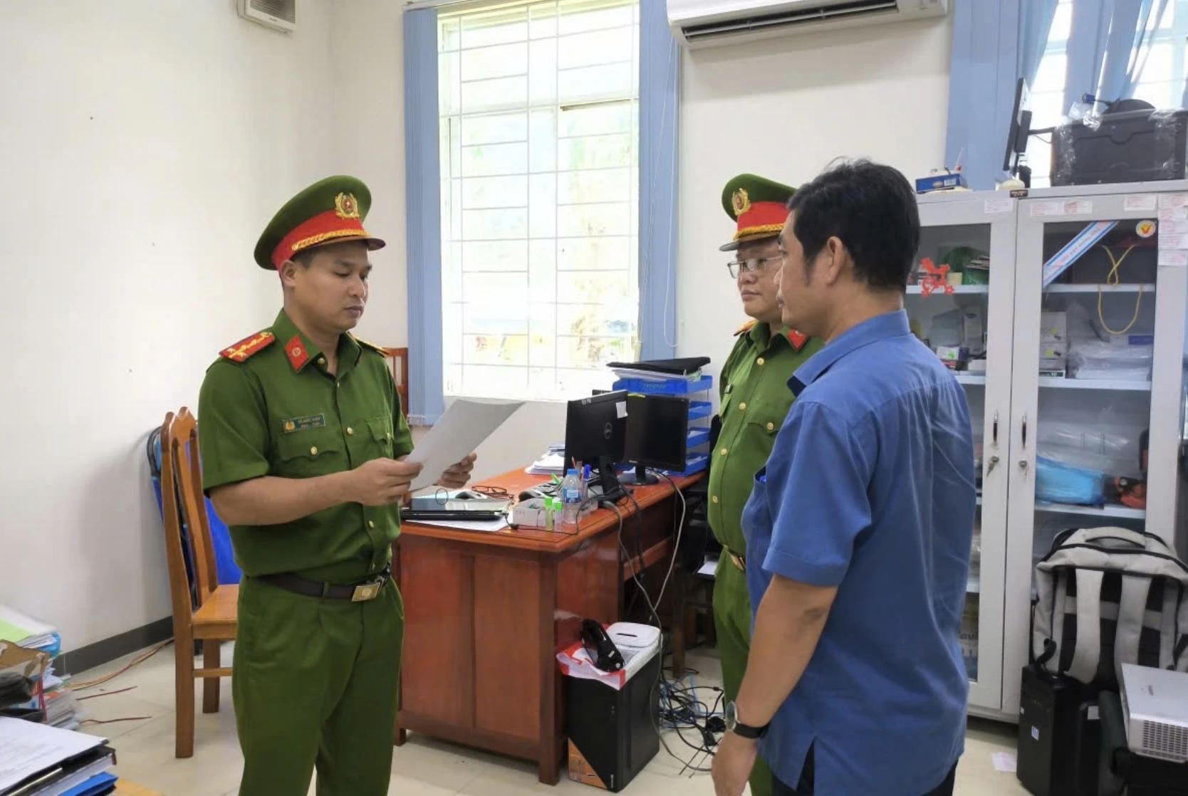 Khởi tố cựu cán bộ tự ý rút gần 1,6 tỷ đồng của trung tâm quỹ đất - Hình 1