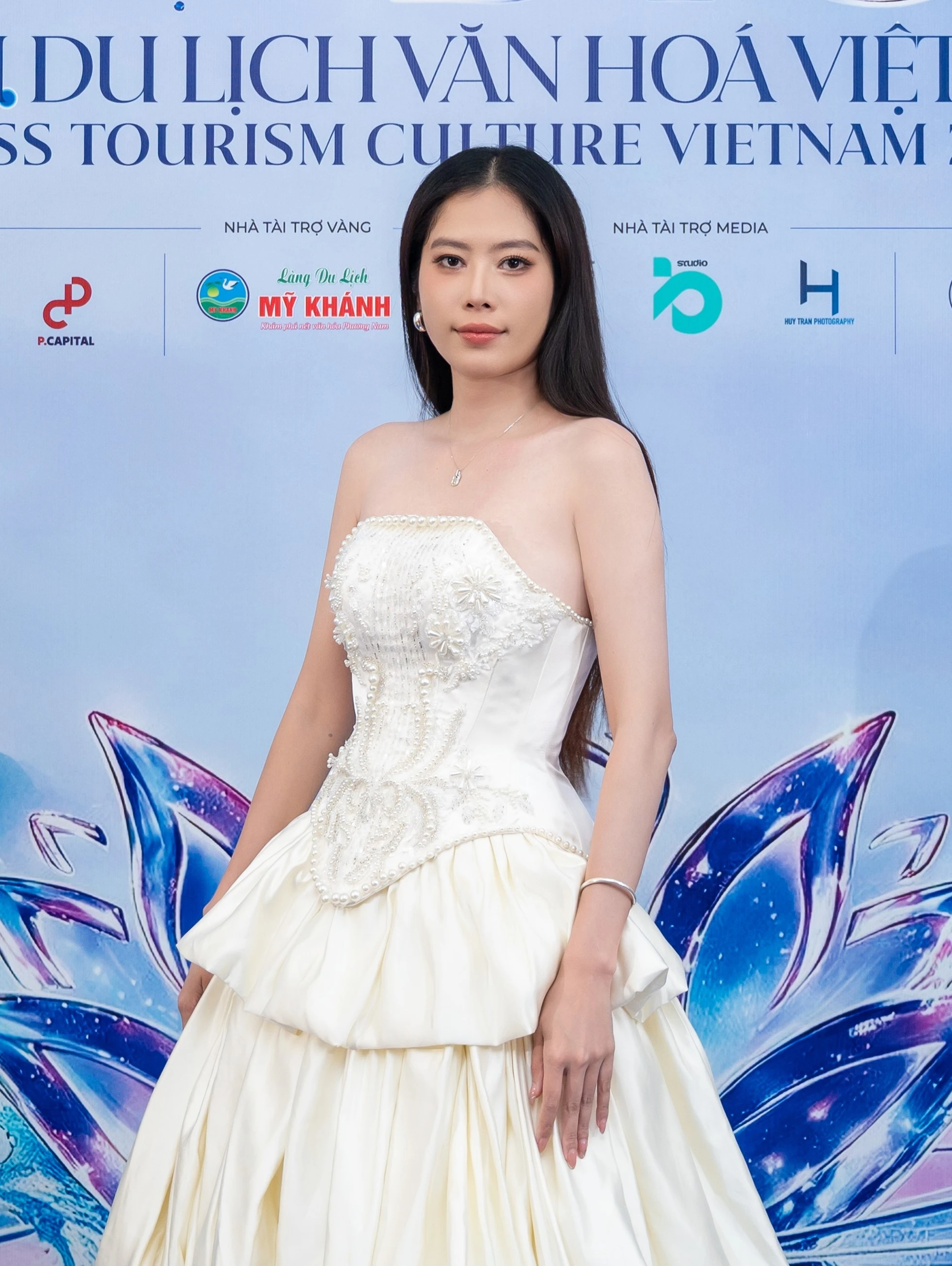 Nam Em rạng rỡ tại sự kiện, tiết lộ về vai trò mới - Hình 1