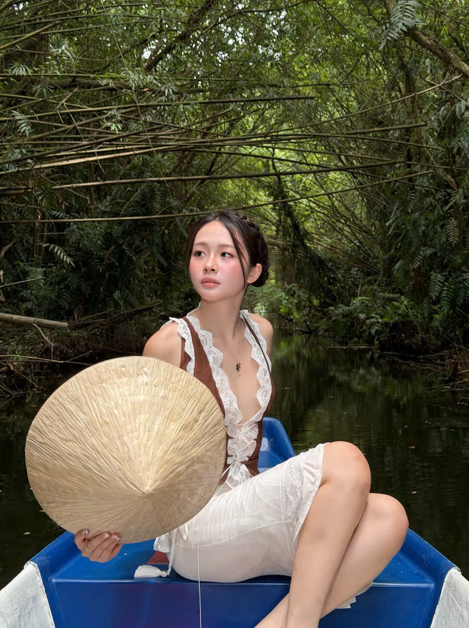 Đời thường gợi cảm của cô gái quê trong phim kinh dị Việt đang gây chú ý - Hình 4