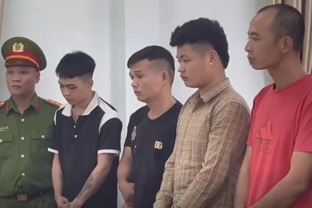 Hỗn chiến do mâu thuẫn tính tiền uống cà phê, 6 đối tượng bị khởi tố - Hình 1