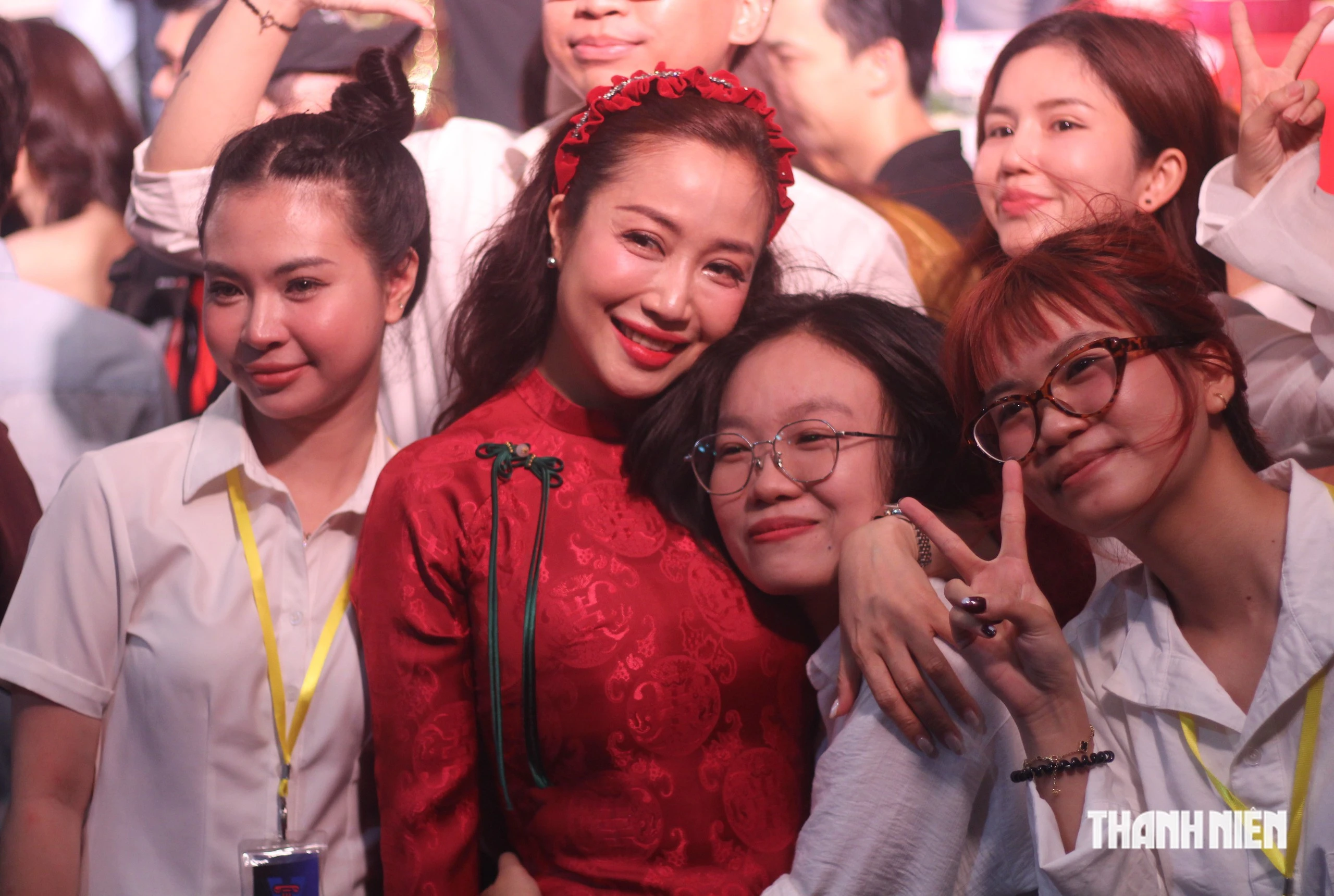 Kim Tử Long, Lâm Vỹ Dạ giản dị dâng hương dịp giỗ Tổ sân khấu - Hình 2