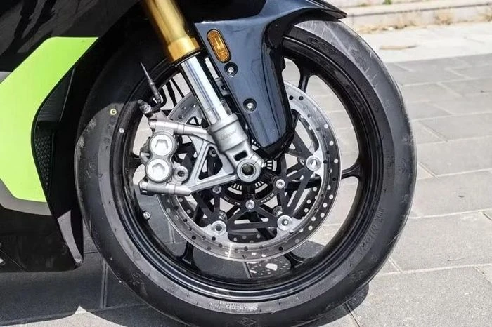 Môtô Trung Quốc 150 mã lực, khung carbon, giá gần 540 triệu đồng - Hình 8