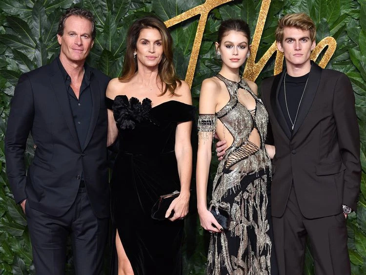 Siêu mẫu Cindy Crawford suy sụp vì cái chết đột ngột của con trai ở tuổi 27 - Hình 1
