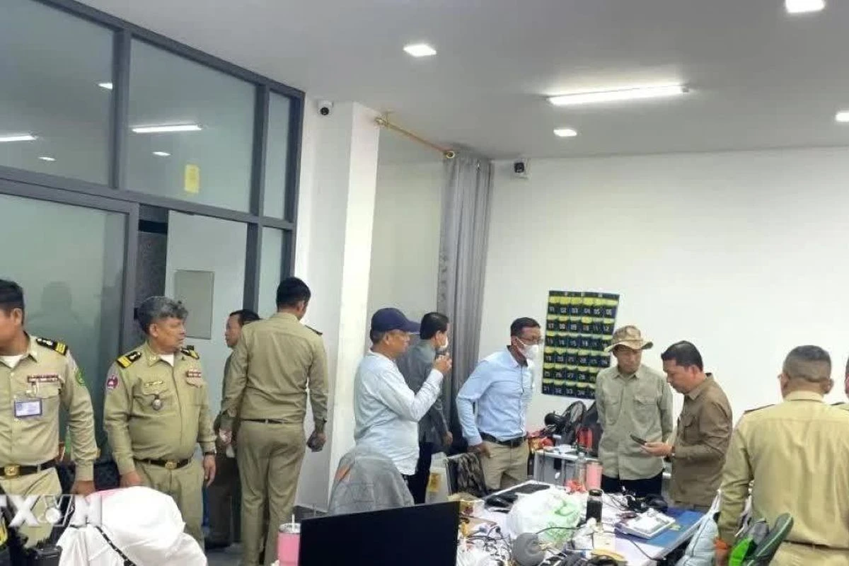Campuchia bắt giữ hơn 20.000 nghi phạm lừa đảo trực tuyến - Hình 1