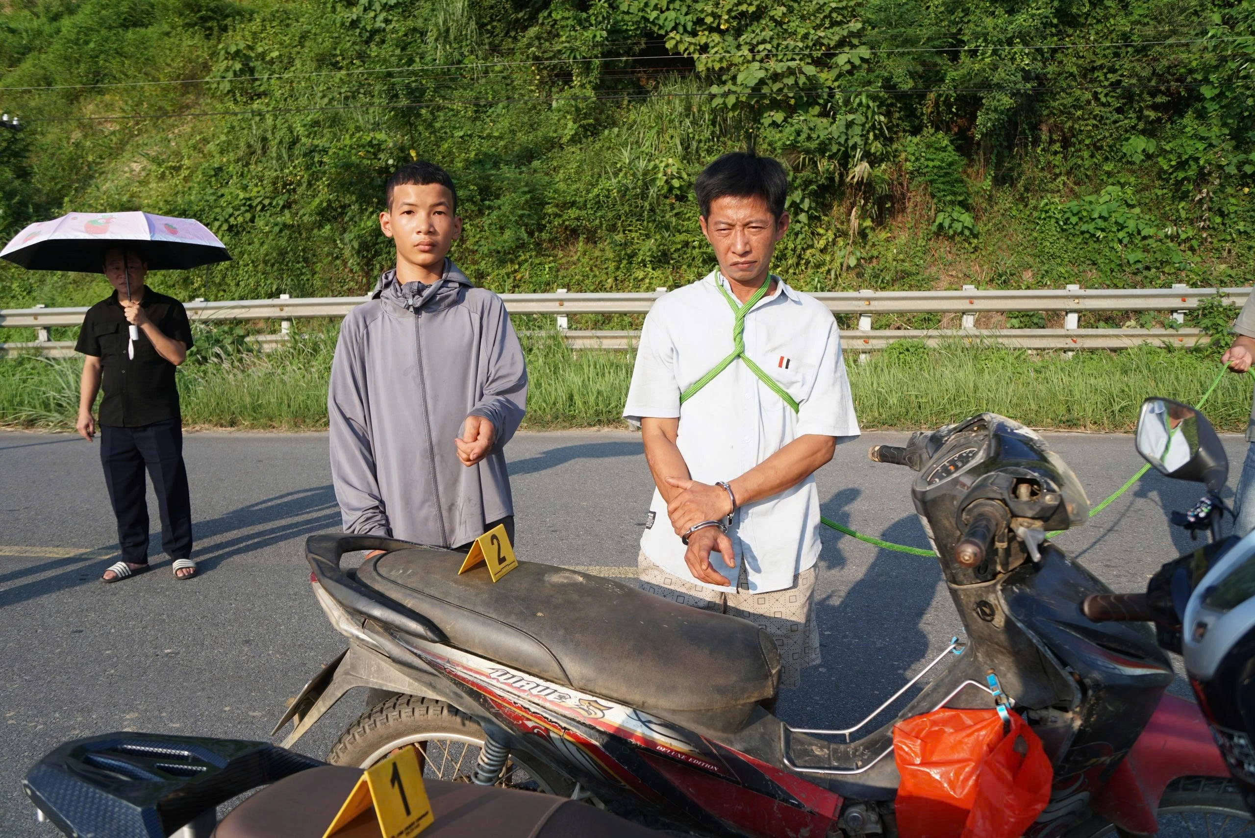 Công an Lào Cai truy bắt 2 đối tượng cướp giật tài sản - Hình 1