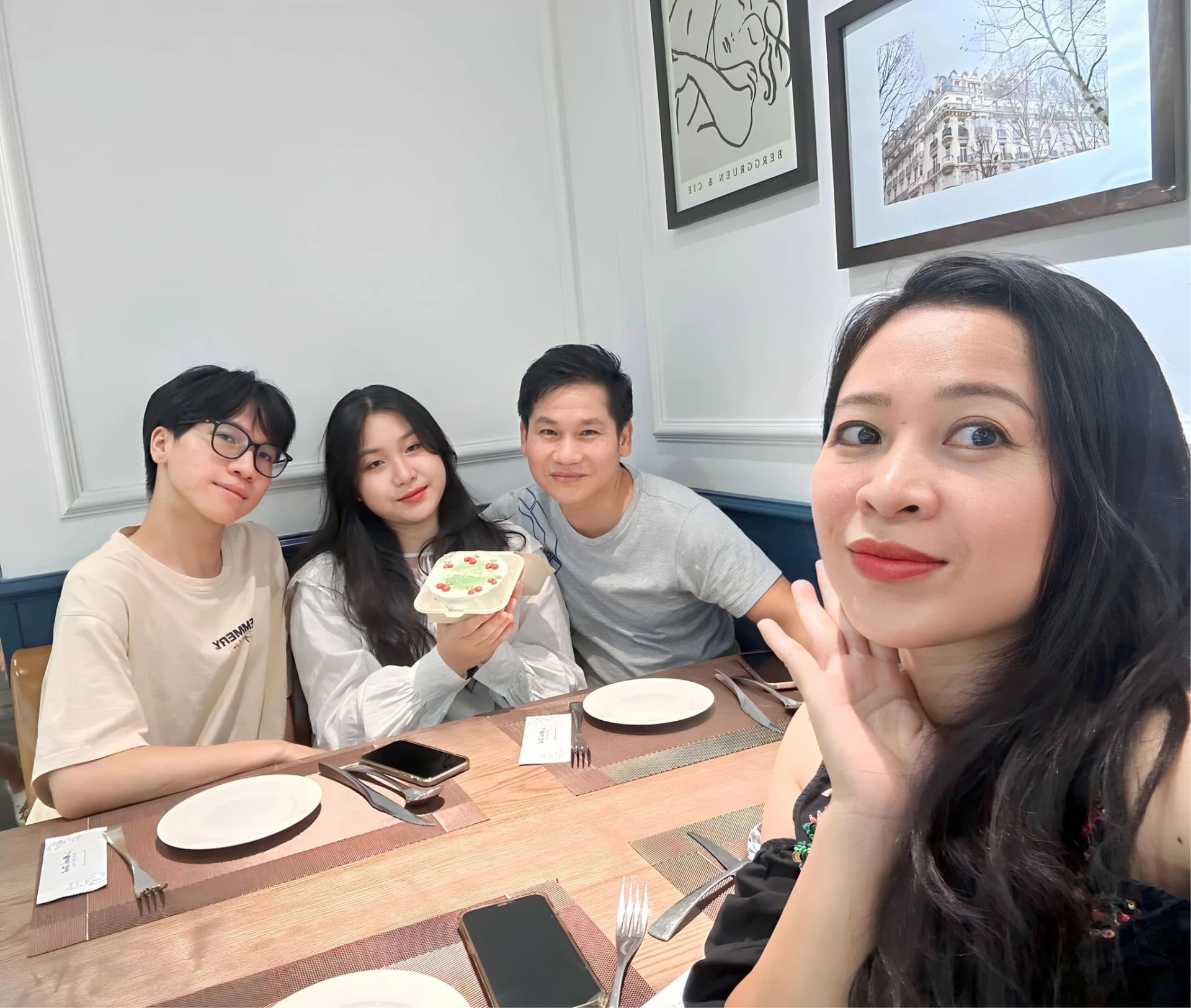 Ông hoàng nhạc đỏ đình đám bán đặc sản thịt dê ở đường Hàn Thuyên, Hà Nội - Hình 4
